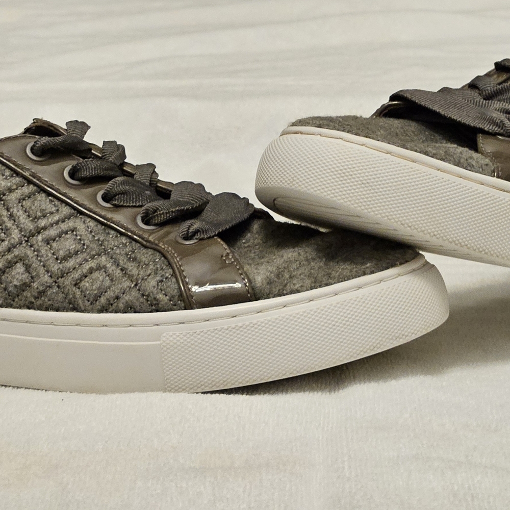 Size 7. Tory Burch Dovestone Gray Quilted Felted Women's Sneakers. Clean! Logo - Picture 3 of 11